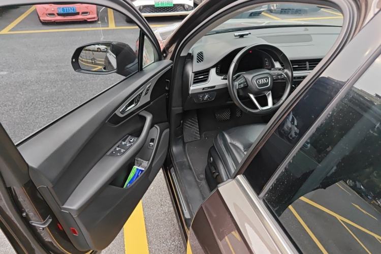 Used Audi Q7 2018 45 TFSI Technology Edition Driver Seat