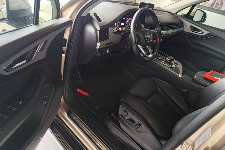 Used Audi Q7 2018 40 TFSI Comfort Model Driver Seat