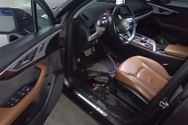 Used Audi Q7 2018 45 TFSI S line Sport Edition Driver Seat