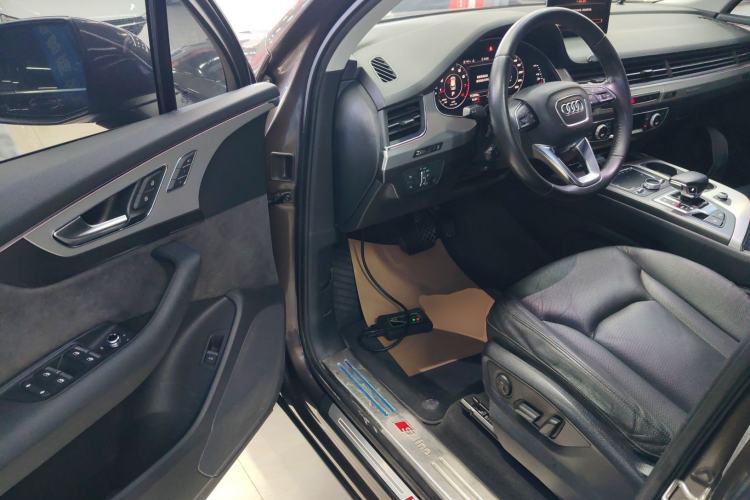 Used Audi Q7 2018 40 TFSI Comfort Model Driver Seat