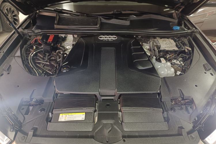 Used Audi Q7 2018 40 TFSI Comfort Model Engine Bay