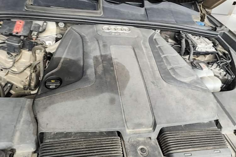 Used Audi Q7 2018 40 TFSI Comfort Model Engine Bay