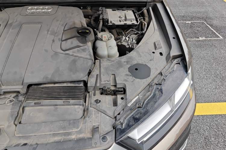 Used Audi Q7 2018 45 TFSI Technology Edition Engine Bay Left