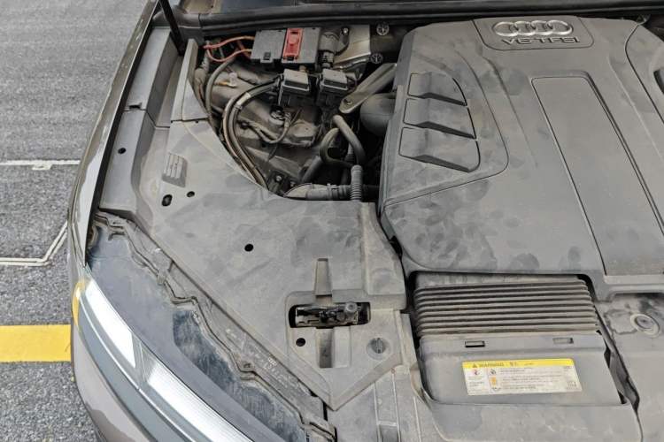 Used Audi Q7 2018 45 TFSI Technology Edition Engine Bay Right