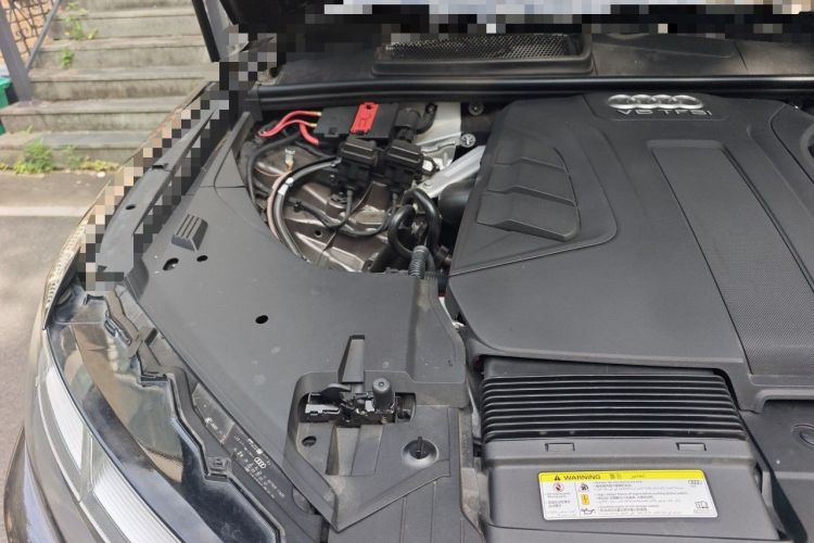 Used Audi Q7 2018 45 TFSI Technology Edition Engine Bay Right