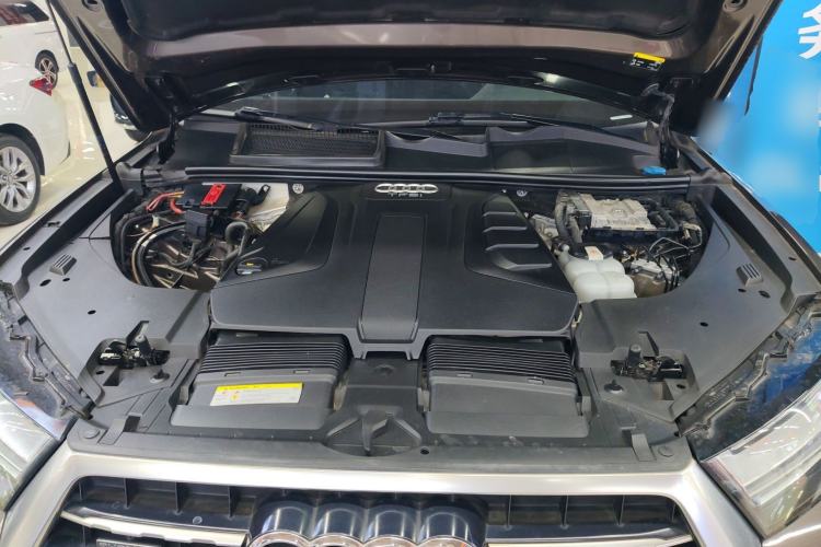 Used Audi Q7 2018 40 TFSI Comfort Model Engine Bay