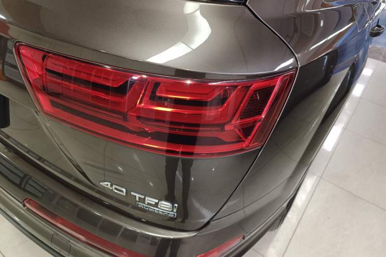 Used Audi Q7 2018 40 TFSI Comfort Model Exterior 2