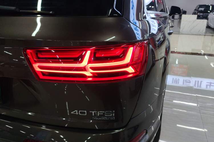 Used Audi Q7 2018 40 TFSI Comfort Model Exterior 3
