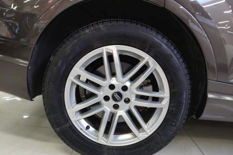 Used Audi Q7 2018 40 TFSI Comfort Model Exterior 5