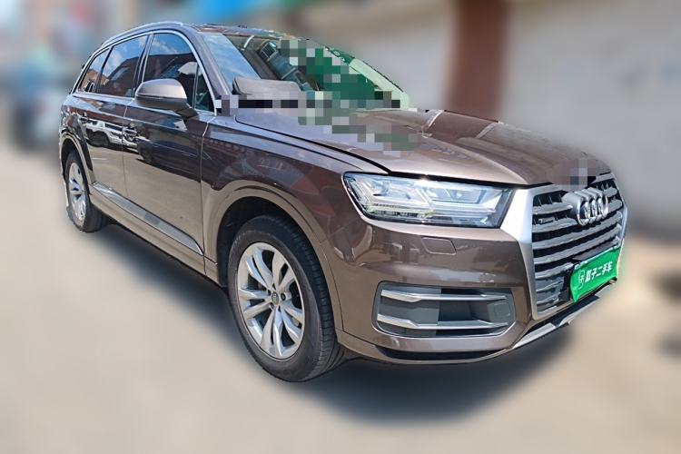 Used Audi Q7 2018 40 TFSI Comfort Model Front Right 45 Deg