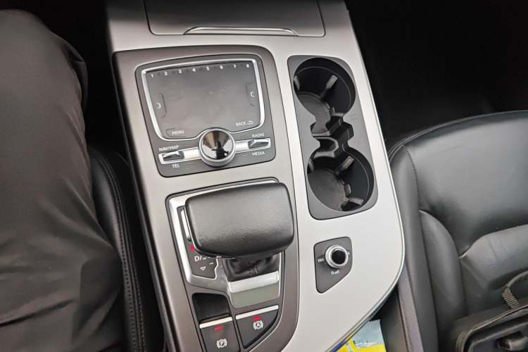 Used Audi Q7 2018 45 TFSI Technology Edition Gear Lever