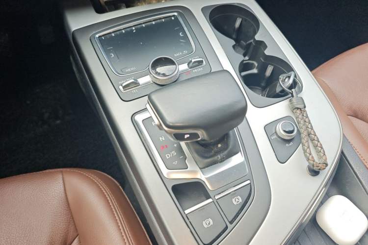 Used Audi Q7 2018 45 TFSI Technology Edition Gear Lever