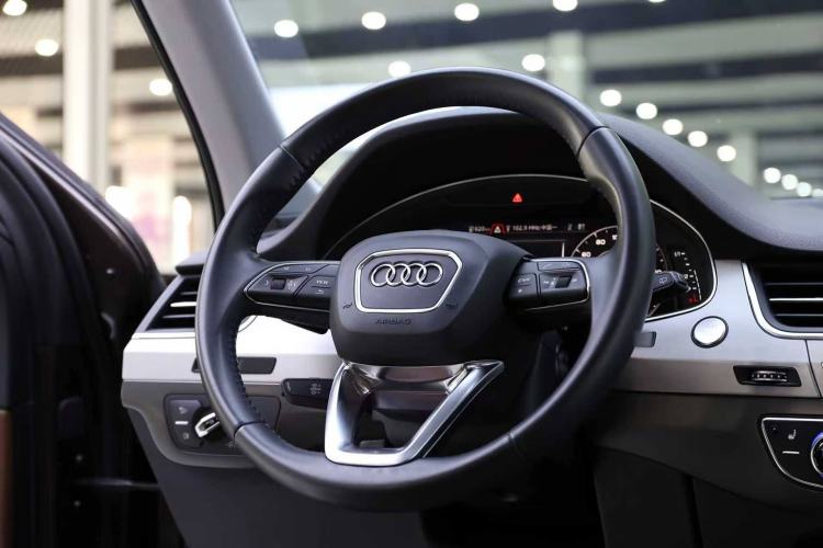 Used Audi Q7 2018 40 TFSI Comfort Model Interior 3