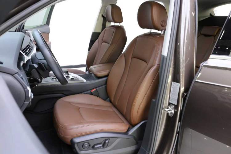 Used Audi Q7 2018 40 TFSI Comfort Model Interior 4