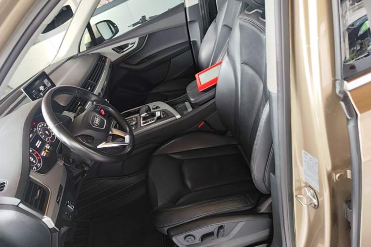 Used Audi Q7 2018 40 TFSI Comfort Model Left Front Seat
