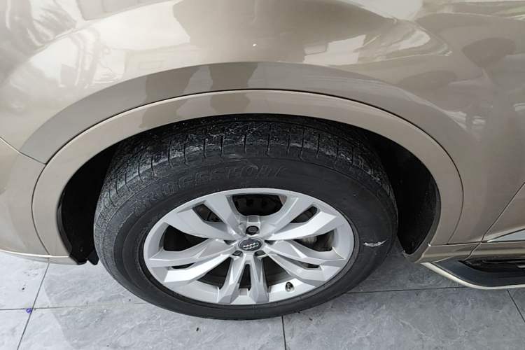Used Audi Q7 2018 40 TFSI Comfort Model Left Front Wheel Hub
