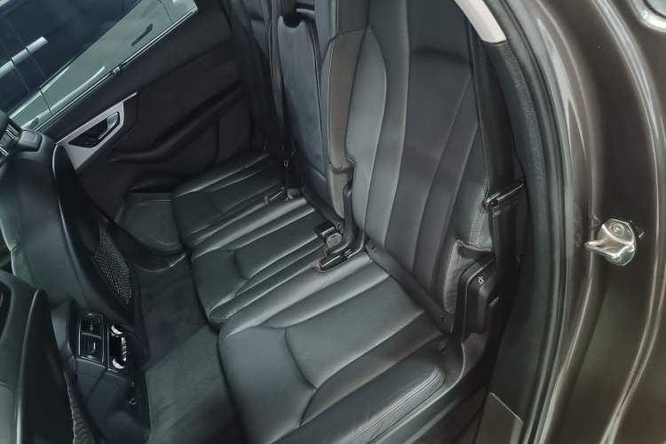 Used Audi Q7 2018 40 TFSI Comfort Model Left Rear Seat