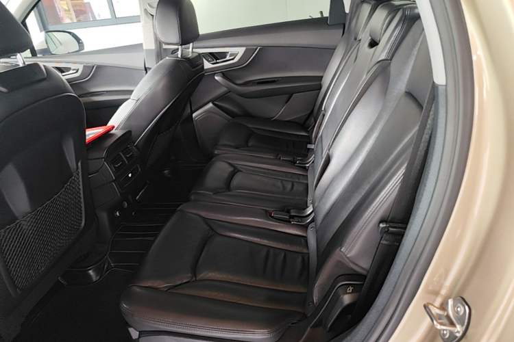Used Audi Q7 2018 40 TFSI Comfort Model Left Rear Seat