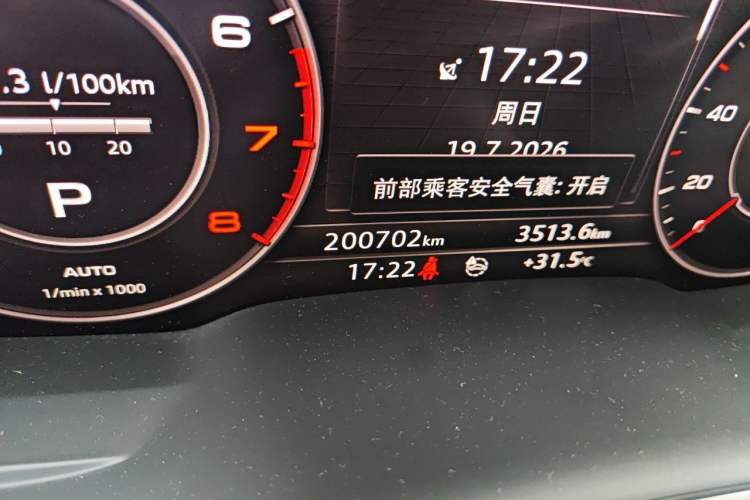 Used Audi Q7 2018 45 TFSI Technology Edition Odometer Close Up