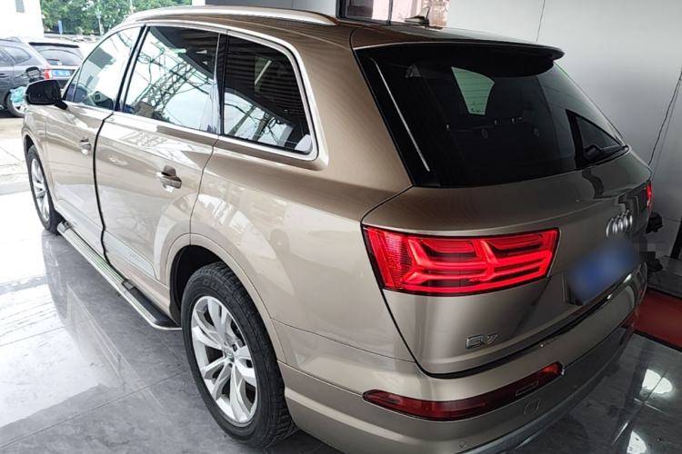Used Audi Q7 2018 40 TFSI Comfort Model Rear Left 45 Deg