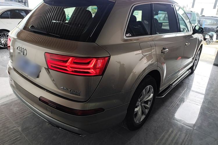 Used Audi Q7 2018 40 TFSI Comfort Model Rear Right 45 Deg