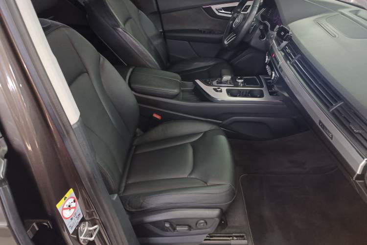 Used Audi Q7 2018 40 TFSI Comfort Model Right Front Seat