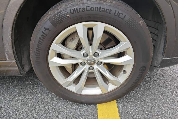 Used Audi Q7 2018 45 TFSI Technology Edition Right Front Wheel Hub