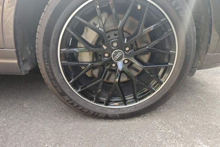 Used Audi Q7 2018 45 TFSI Technology Edition Right Front Wheel Hub