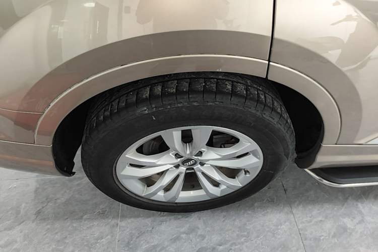 Used Audi Q7 2018 40 TFSI Comfort Model Right Rear Wheel Hub