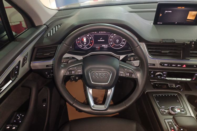 Used Audi Q7 2018 40 TFSI Comfort Model Steering Wheel