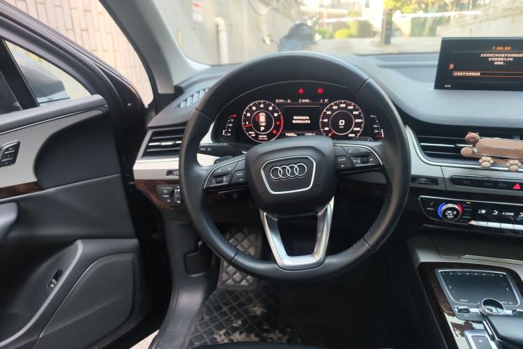 Used Audi Q7 2018 45 TFSI S line Sport Edition Steering Wheel