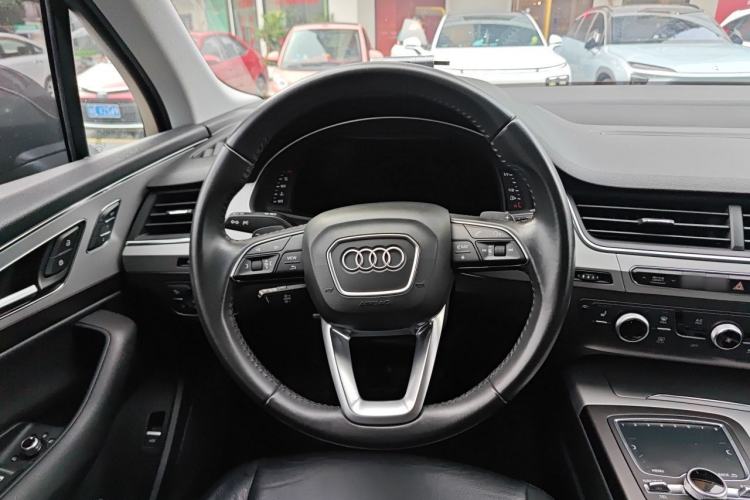 Used Audi Q7 2018 45 TFSI Technology Edition Steering Wheel