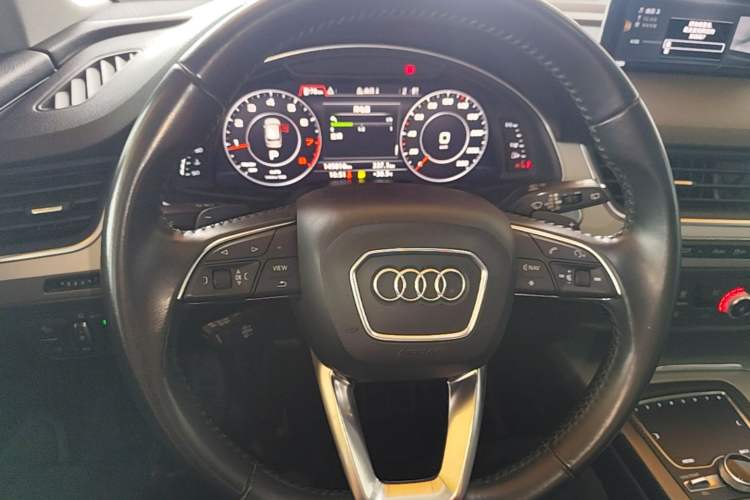 Used Audi Q7 2018 40 TFSI Comfort Model Steering Wheel