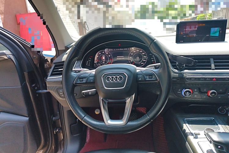 Used Audi Q7 2018 40 TFSI Comfort Model Steering Wheel