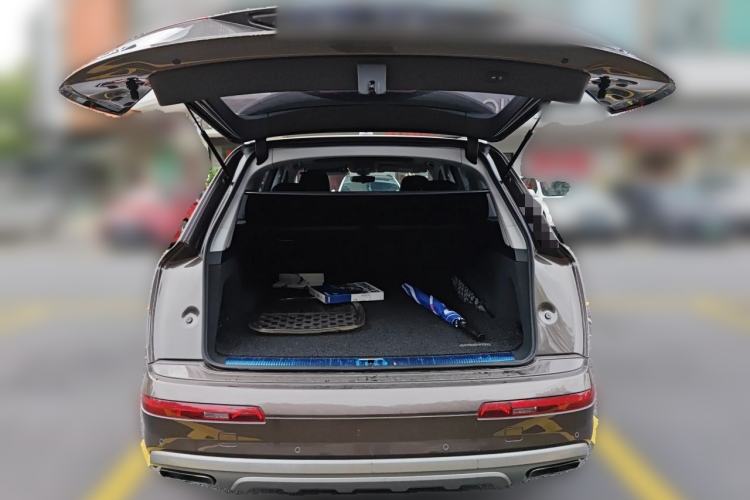 Used Audi Q7 2018 45 TFSI Technology Edition Trunk