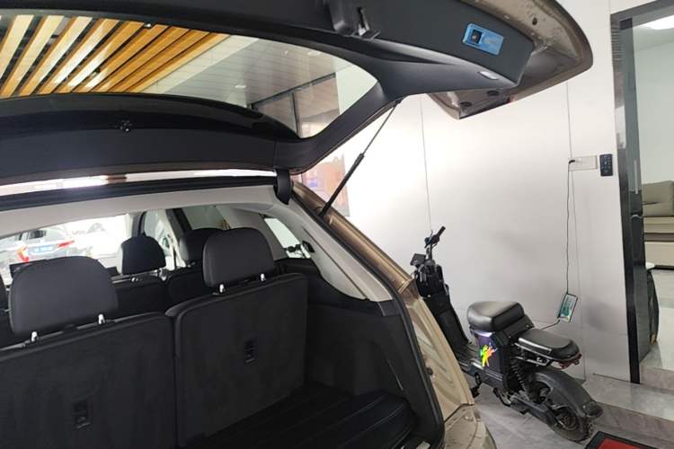 Used Audi Q7 2018 40 TFSI Comfort Model Trunk