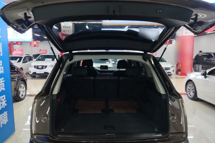 Used Audi Q7 2018 40 TFSI Comfort Model Trunk