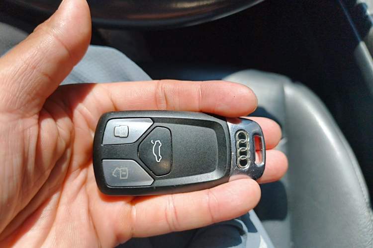 Used Audi Q7 2018 40 TFSI Comfort Model Vehicle Key
