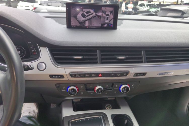 Used Audi Q7 2018 45 TFSI Technology Edition Audio And AC Panel