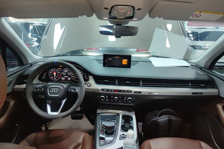 Used Audi Q7 2018 45 TFSI Technology Edition Center Console