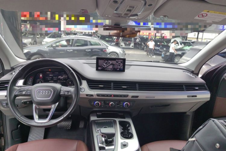 Used Audi Q7 2018 45 TFSI Technology Edition Center Console