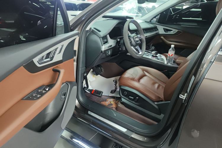 Used Audi Q7 2018 45 TFSI Technology Edition Driver Seat