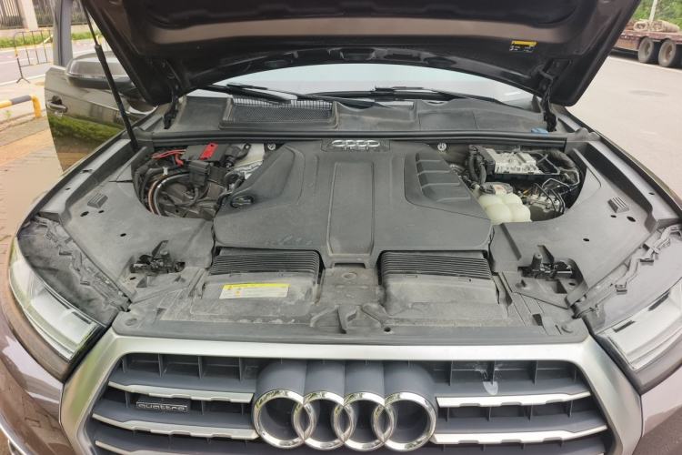 Used Audi Q7 2018 40 TFSI Comfort Model Engine Bay