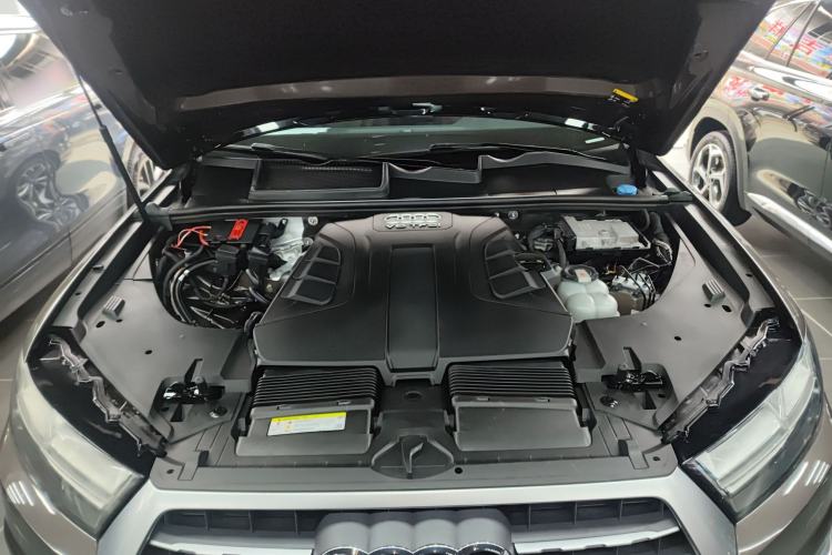 Used Audi Q7 2018 45 TFSI Technology Edition Engine Bay