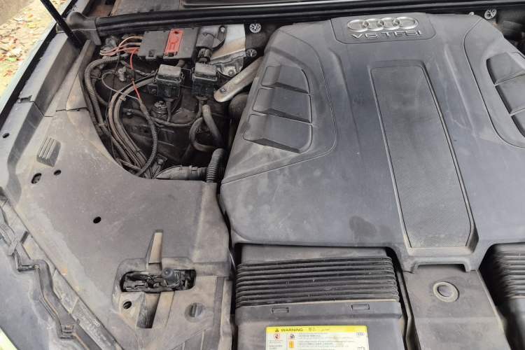 Used Audi Q7 2018 45 TFSI Technology Edition Engine Bay Right