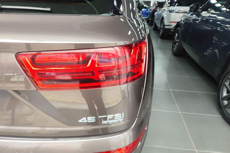 Used Audi Q7 2018 45 TFSI Technology Edition Exterior 3