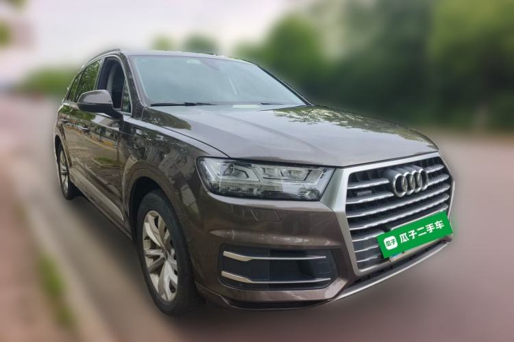 Used Audi Q7 2018 40 TFSI Comfort Model Front Right 45 Deg
