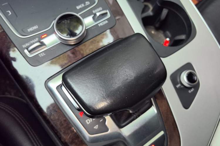 Used Audi Q7 2018 45 TFSI Technology Edition Gear Lever