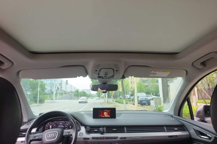 Used Audi Q7 2018 40 TFSI Comfort Model Headliner