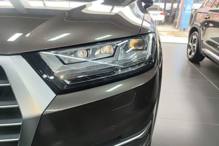 Used Audi Q7 2018 45 TFSI Technology Edition Left Front Headlight